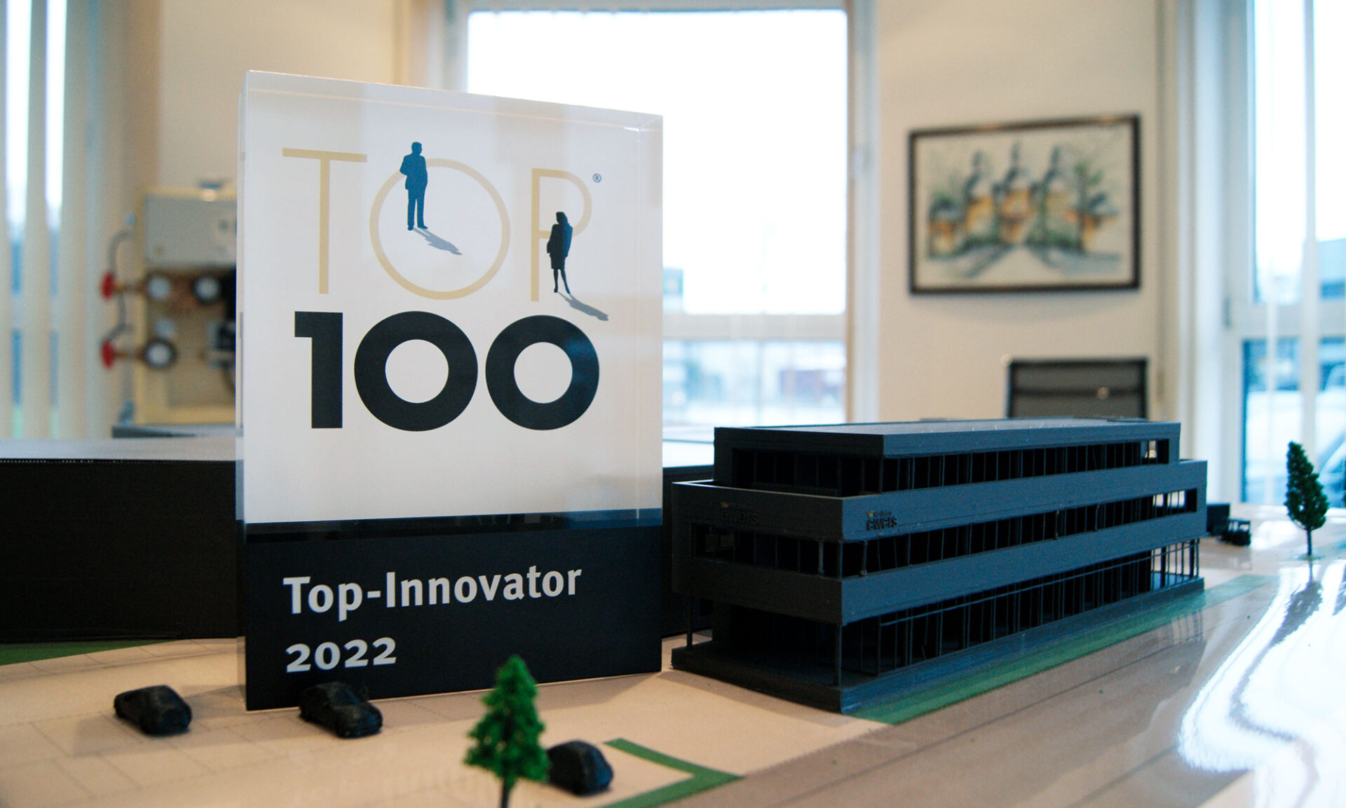 ewers Top 100 - Top Innovator 2022 - Trophäe